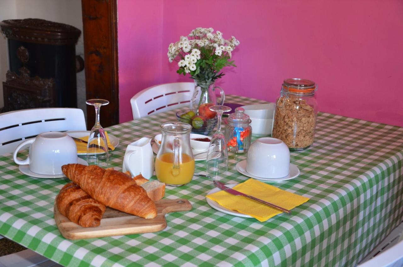 Chez Madeleine Bed & Breakfast Saint-Colomb-de-Lauzun Exterior photo