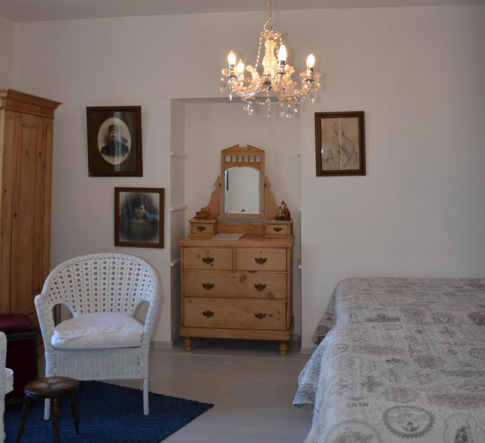 Chez Madeleine Bed & Breakfast Saint-Colomb-de-Lauzun Exterior photo