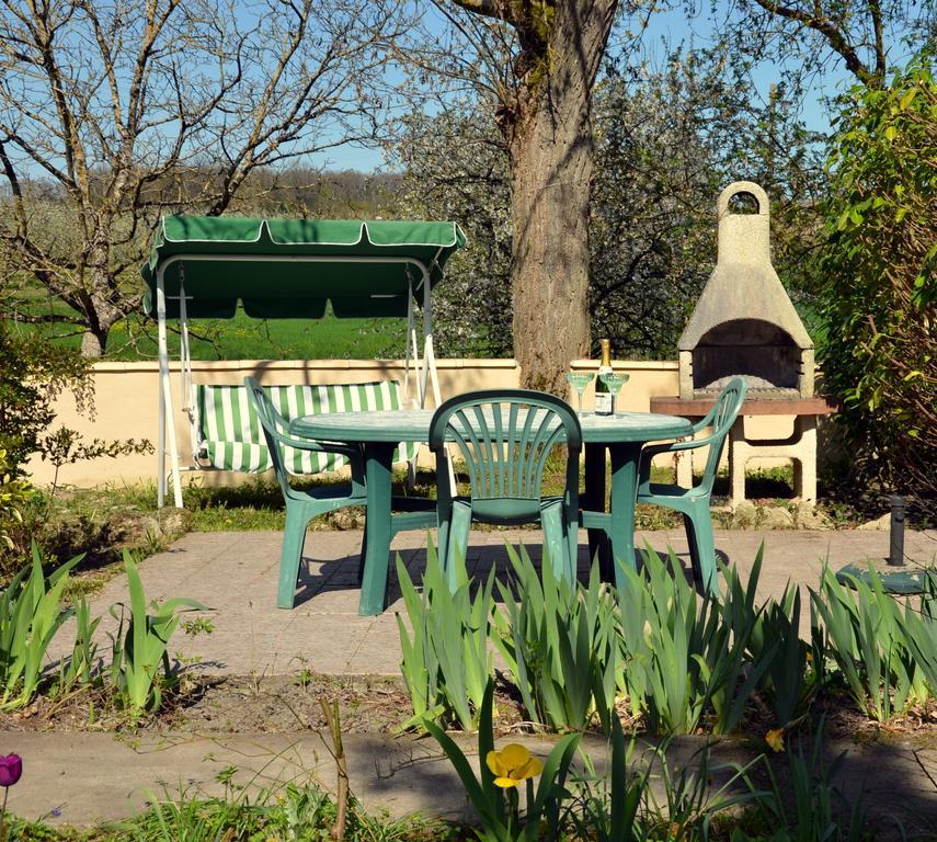 Chez Madeleine Bed & Breakfast Saint-Colomb-de-Lauzun Exterior photo