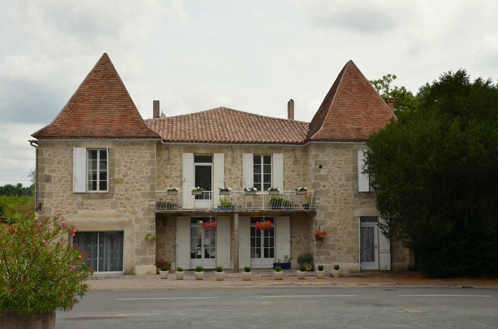 Chez Madeleine Bed & Breakfast Saint-Colomb-de-Lauzun Exterior photo