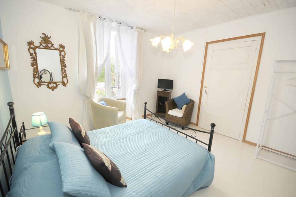 Chez Madeleine Bed & Breakfast Saint-Colomb-de-Lauzun Room photo