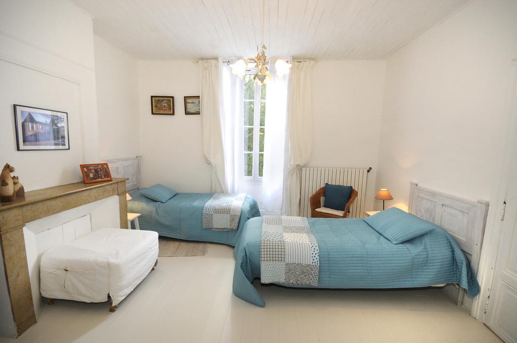 Chez Madeleine Bed & Breakfast Saint-Colomb-de-Lauzun Room photo
